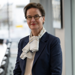 Verena Ross